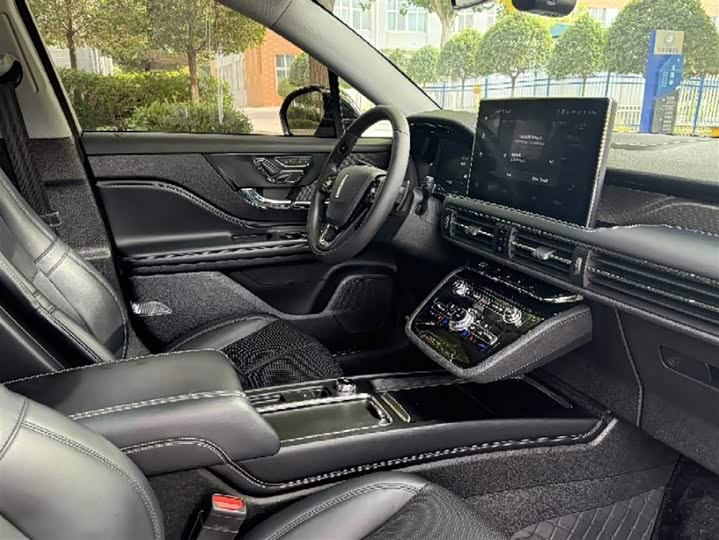 Фото 13 - Lincoln Corsair