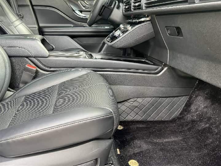 Фото 14 - Lincoln Corsair