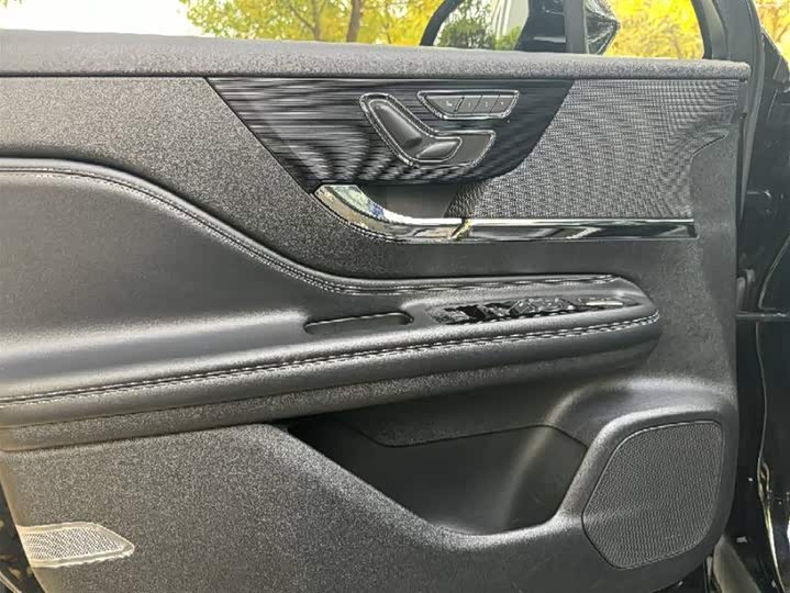 Фото 16 - Lincoln Corsair