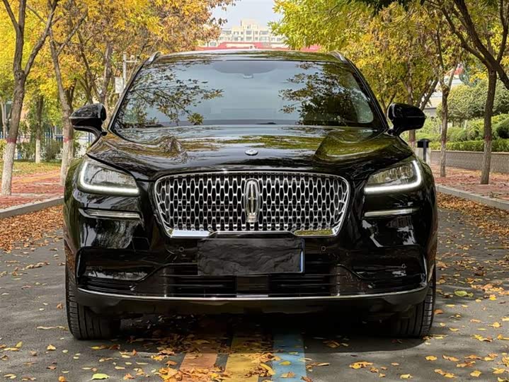 Фото 2 - Lincoln Corsair