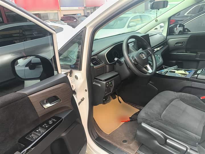 Фото 16 - Honda Odyssey