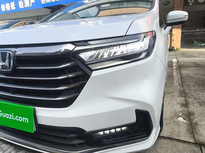 Фото 24 - Honda Odyssey