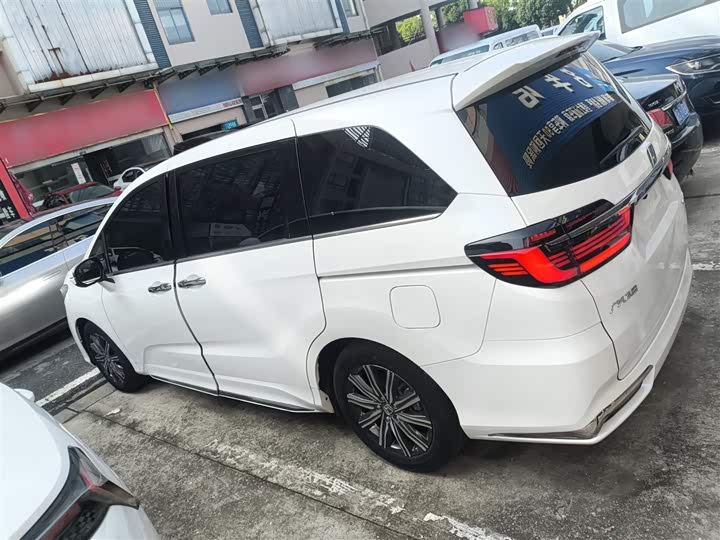 Фото 5 - Honda Odyssey