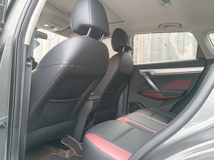 Фото 5 - Geely Coolray