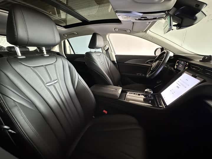 Фото 13 - Hongqi H5