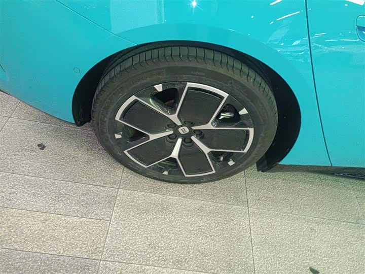 Фото 25 - Xiaomi SU7