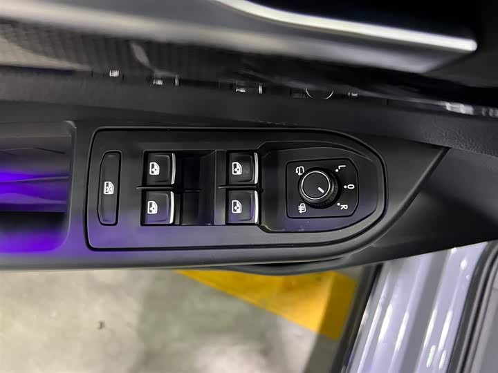 Фото 10 - Volkswagen Golf