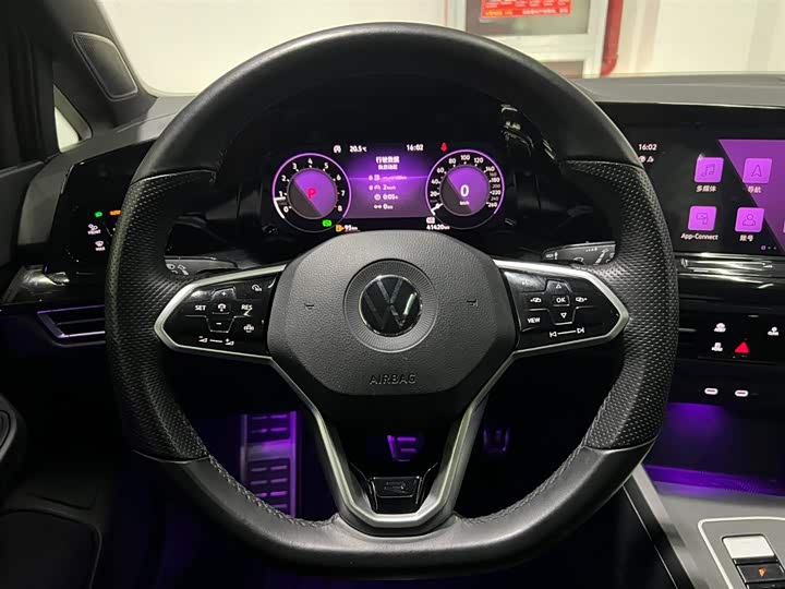 Фото 17 - Volkswagen Golf