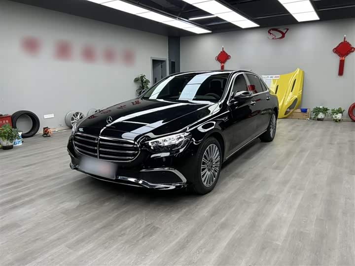 Фото 1 - Mercedes-Benz E-Class