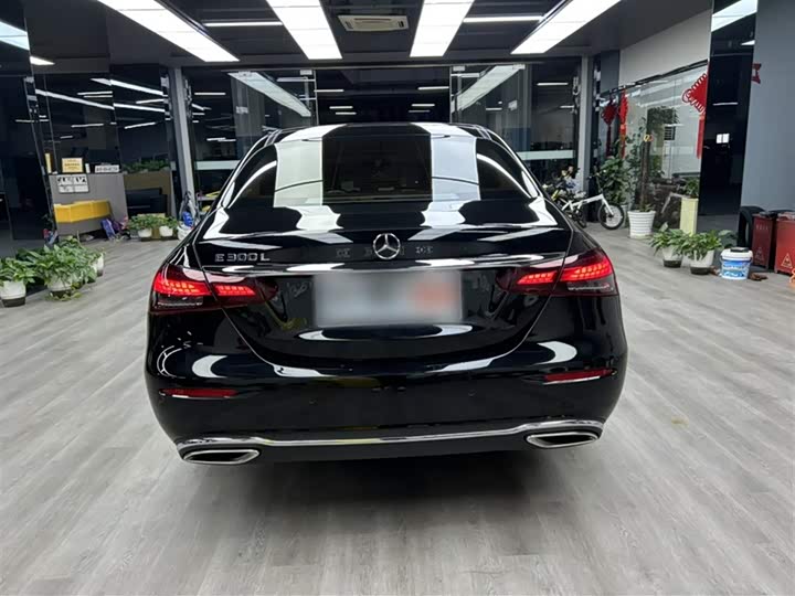 Фото 10 - Mercedes-Benz E-Class