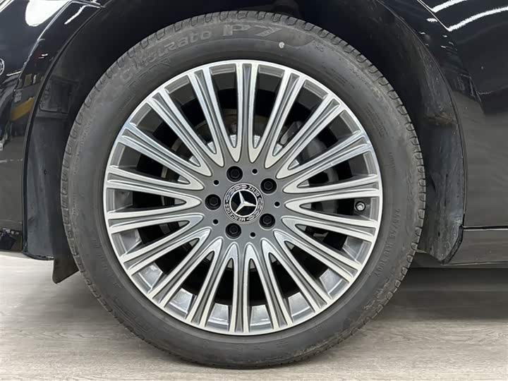 Фото 12 - Mercedes-Benz E-Class