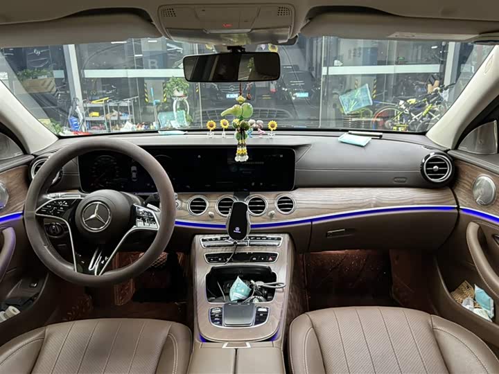 Фото 13 - Mercedes-Benz E-Class