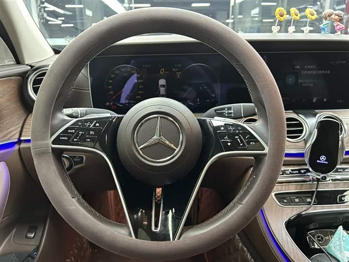 Фото 14 - Mercedes-Benz E-Class