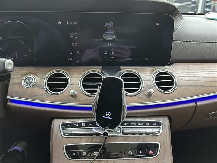 Фото 15 - Mercedes-Benz E-Class