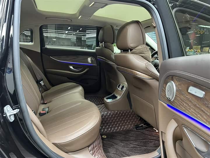 Фото 2 - Mercedes-Benz E-Class