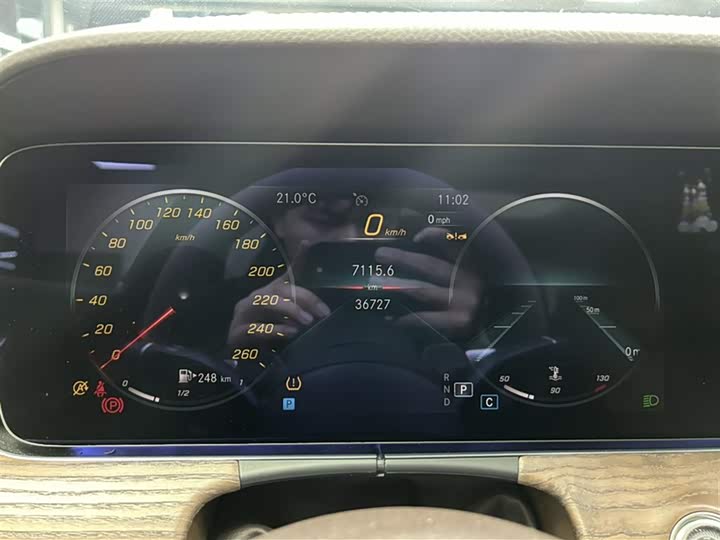 Фото 5 - Mercedes-Benz E-Class