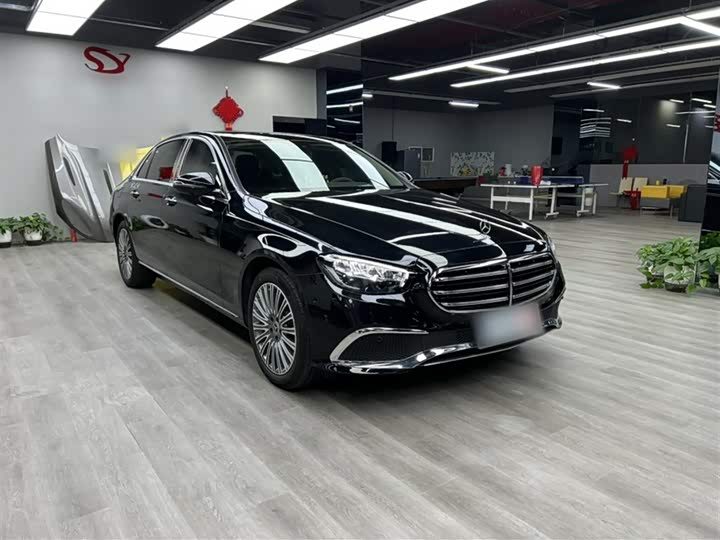 Фото 7 - Mercedes-Benz E-Class