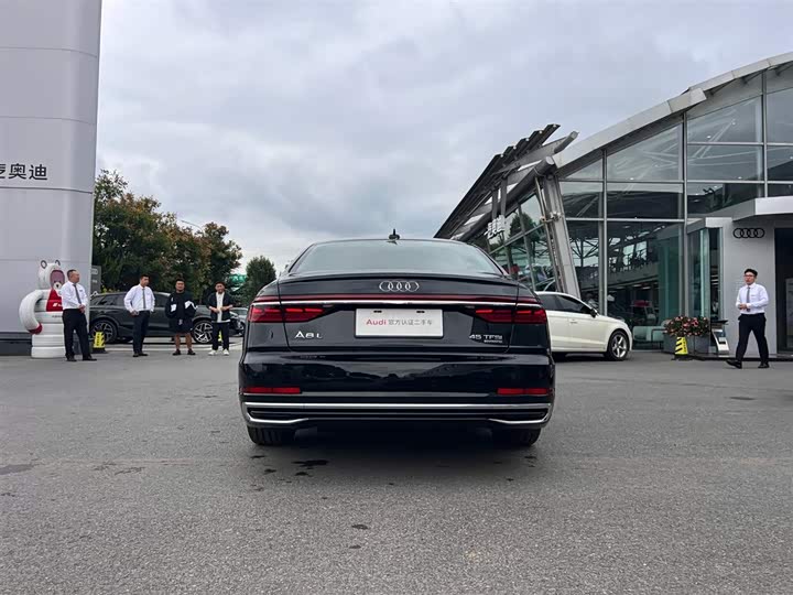 Фото 2 - Audi A8