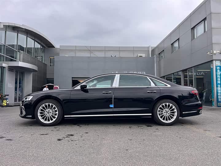 Фото 4 - Audi A8