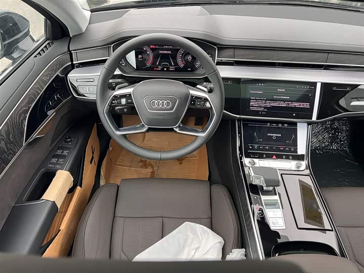 Фото 7 - Audi A8