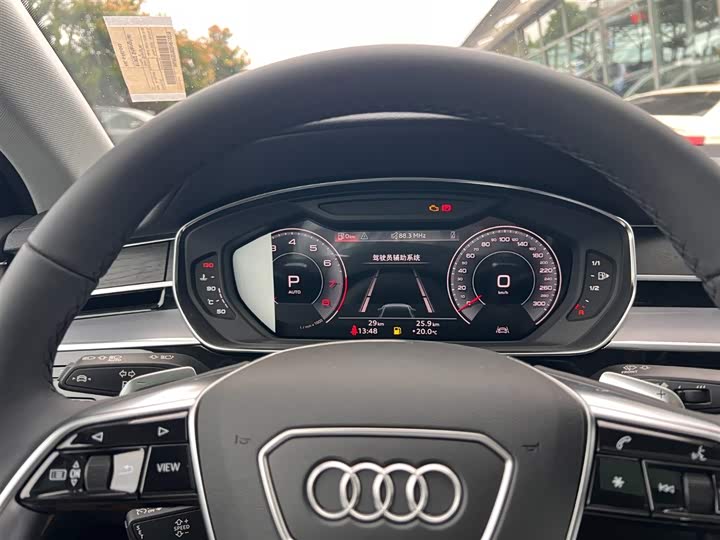 Фото 8 - Audi A8