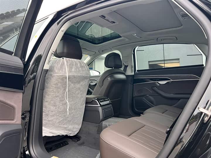 Фото 9 - Audi A8