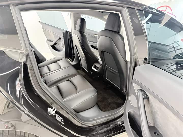 Фото 13 - Tesla Model 3