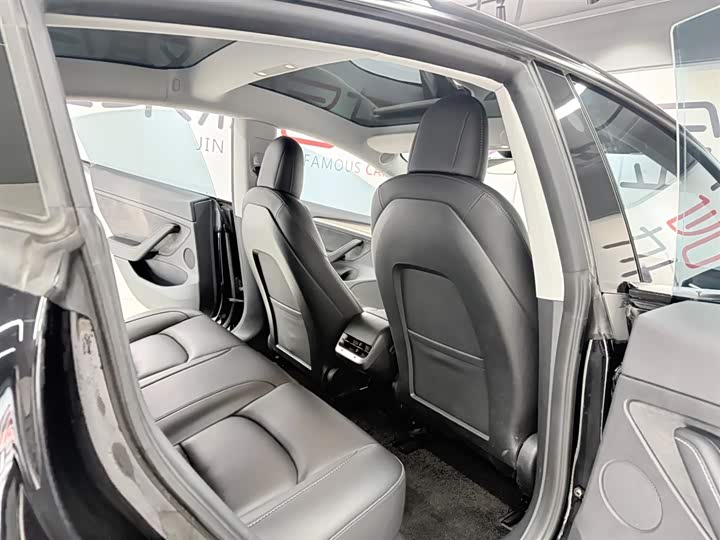 Фото 14 - Tesla Model 3