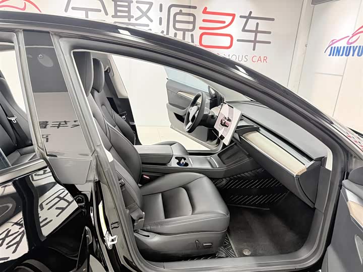 Фото 15 - Tesla Model 3