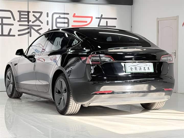 Фото 4 - Tesla Model 3