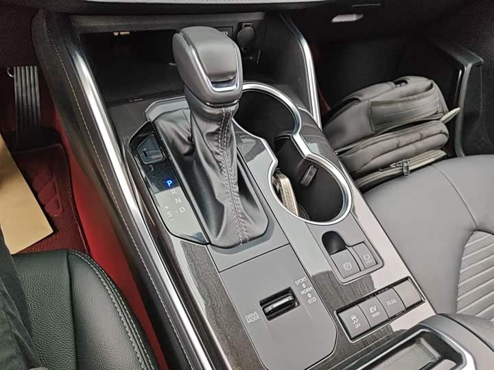 Фото 14 - Toyota Crown Kluger