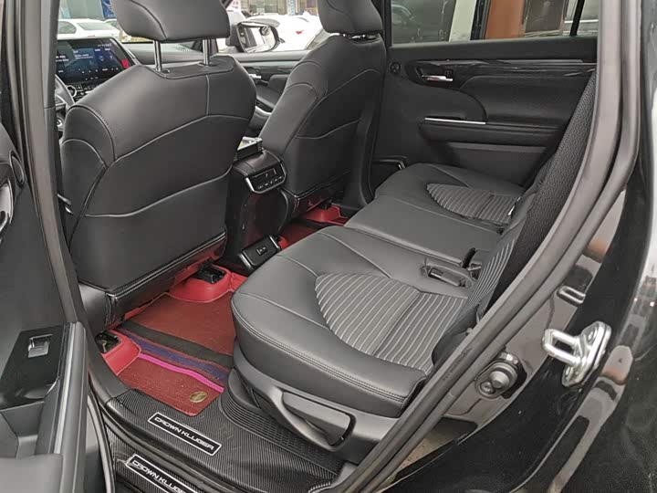 Фото 17 - Toyota Crown Kluger