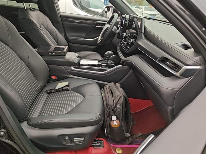 Фото 25 - Toyota Crown Kluger