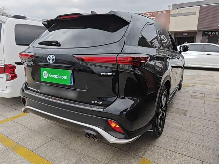 Фото 7 - Toyota Crown Kluger