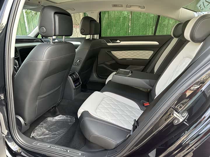 Фото 12 - Volkswagen Magotan