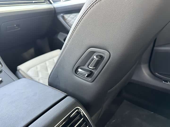 Фото 13 - Volkswagen Magotan