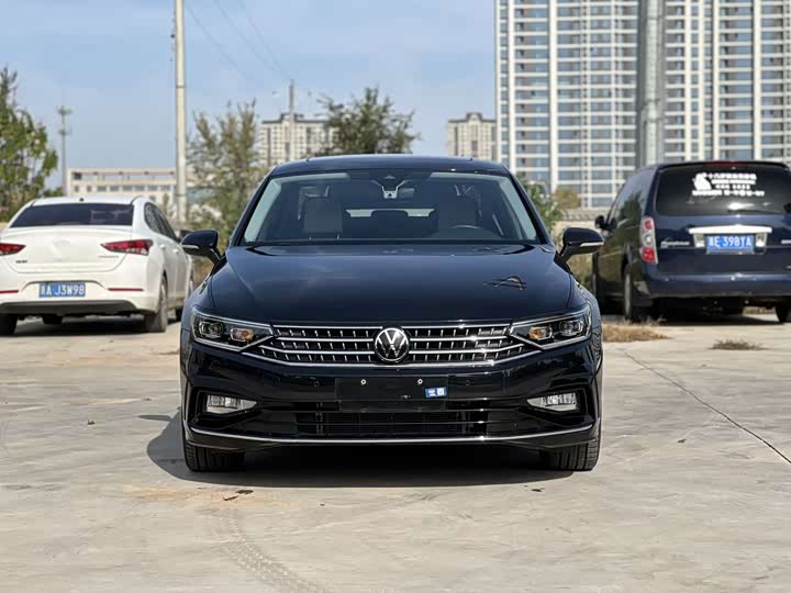 Фото 2 - Volkswagen Magotan