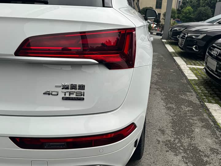 Фото 14 - Audi Q5L