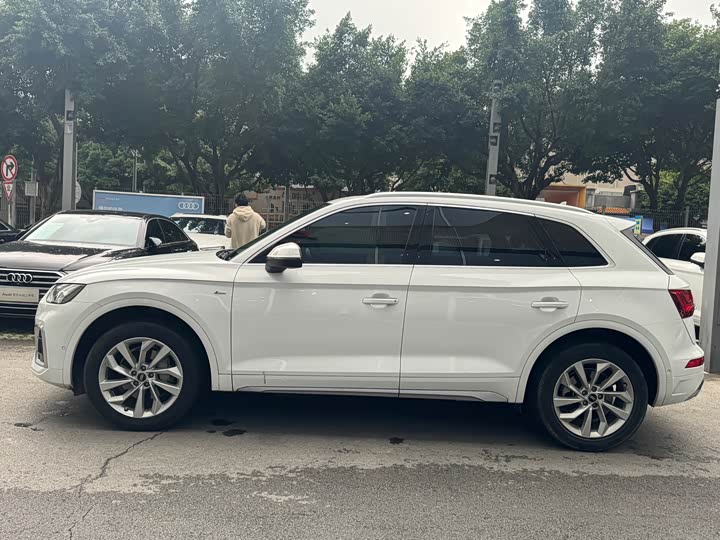 Фото 4 - Audi Q5L