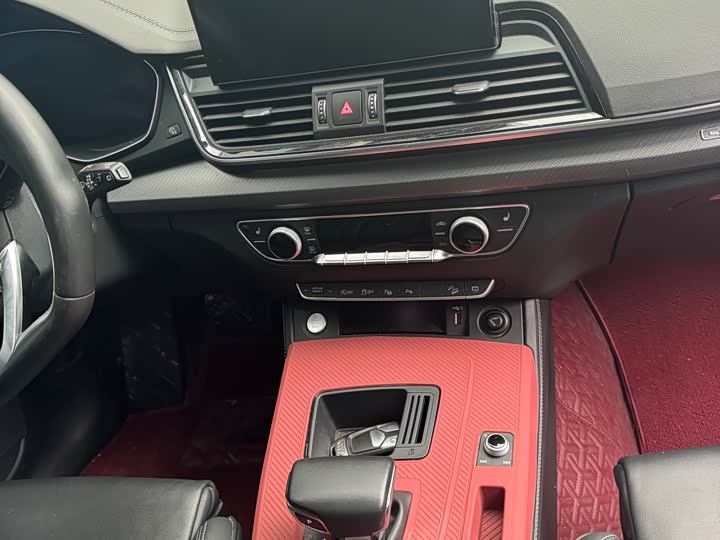 Фото 6 - Audi Q5L