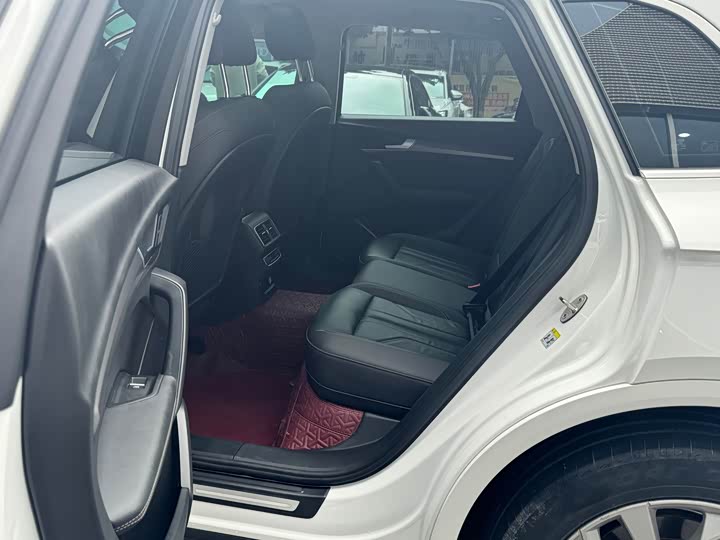 Фото 8 - Audi Q5L