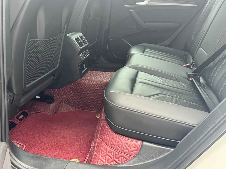 Фото 9 - Audi Q5L