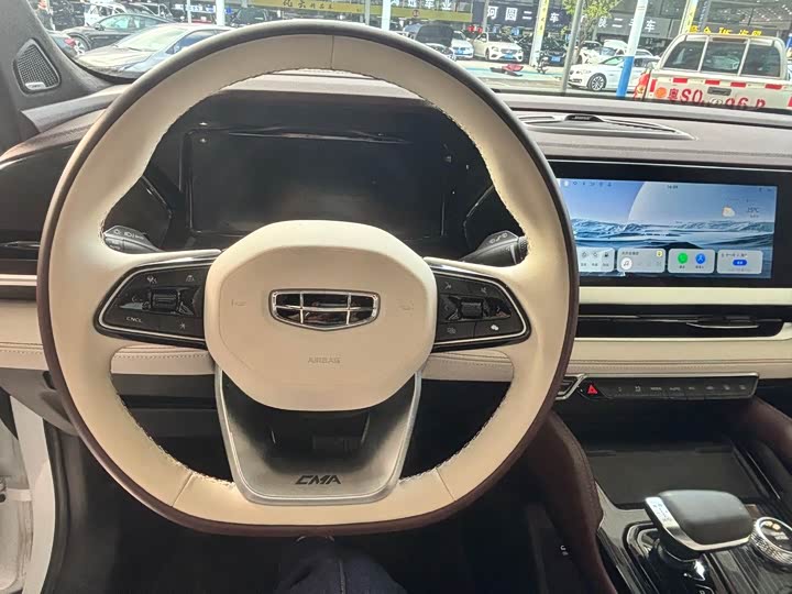 Фото 10 - Geely Monjaro