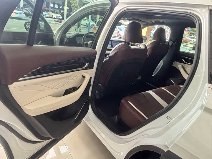 Фото 12 - Geely Monjaro