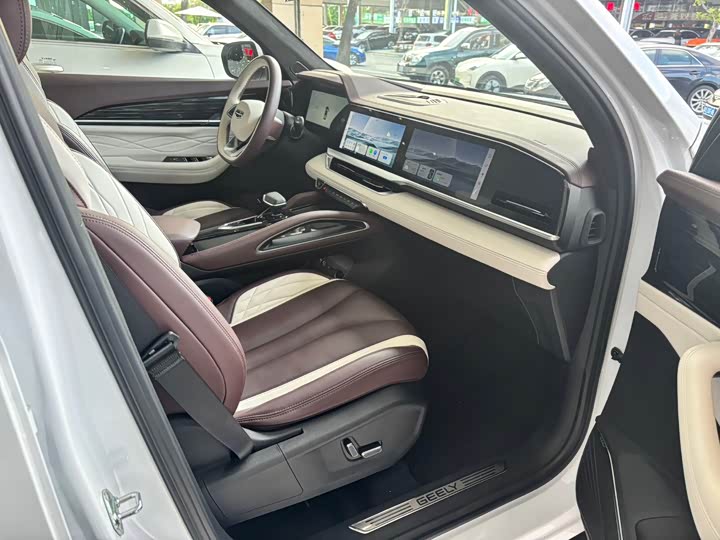 Фото 14 - Geely Monjaro