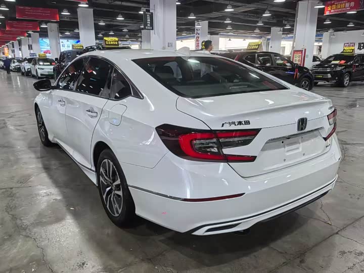 Фото 6 - Honda Accord