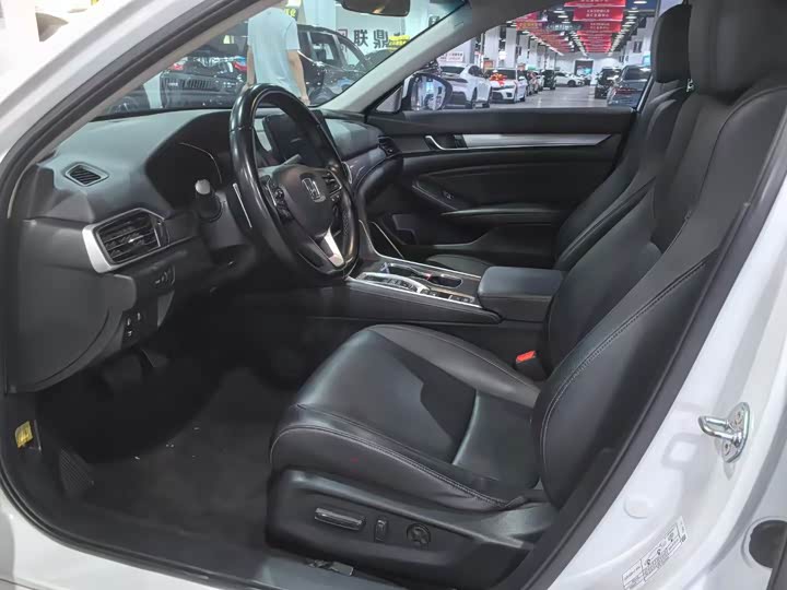 Фото 7 - Honda Accord