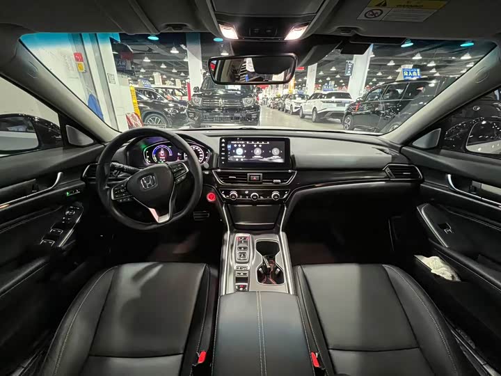 Фото 9 - Honda Accord