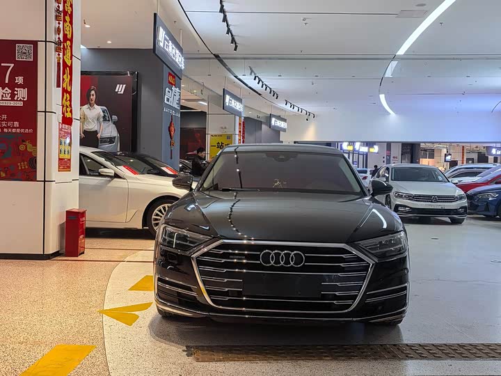 Фото 2 - Audi A8