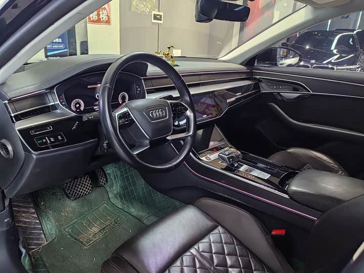 Фото 3 - Audi A8